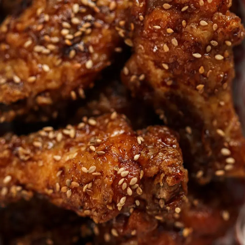 Teriyaki wings con papitas